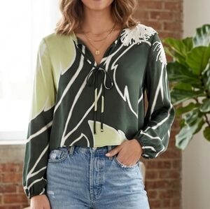 Maison d' Amelie Crop Green Top Small Ptp 20" L 20"